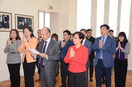 越南驻法国大使馆举行上香缅怀历代雄王仪式