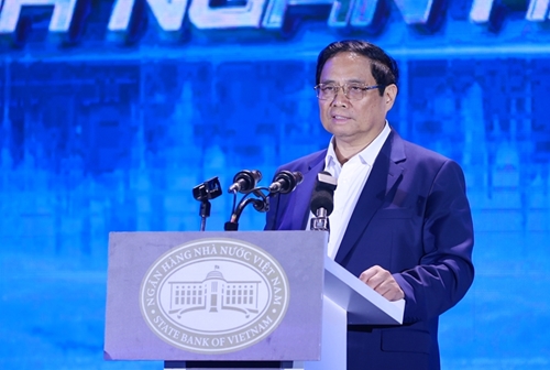 范明正总理出席2024年银行数字化转型活动