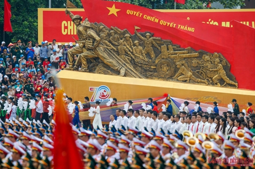 法国媒体密集报道越南奠边府大捷70周年纪念大会