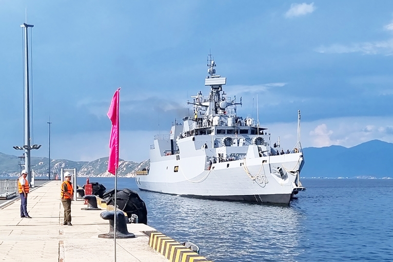 印度海军护卫舰访问庆和省