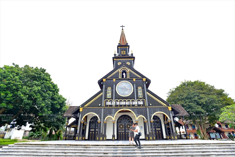 Увидительная красота деревянного собора Контум