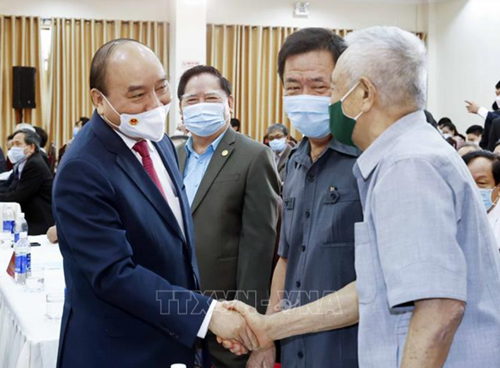 Президент Вьетнама встретился с бывшими высокопоставленными руководителями Центральной части Вьетнама