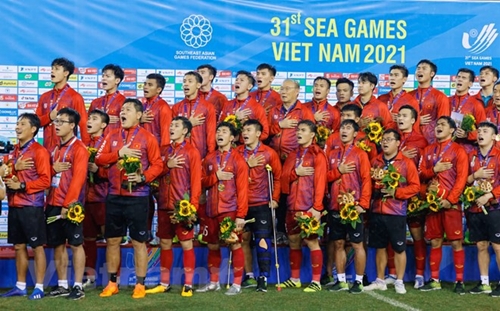 Впечатления международных СМИ о футбольной команде Вьетнама до 23 лет, успешно защитившей чемпионство в 31-х Играх ЮВА
