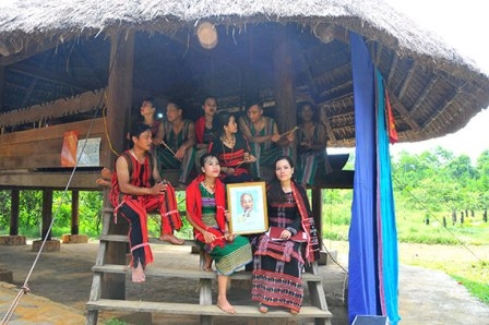 Жители малых народностей с фамилией Хо