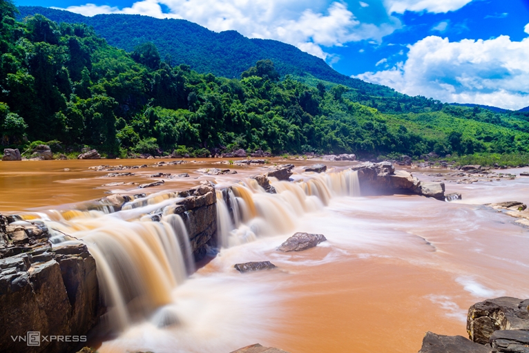 Водопад на границе между Вьетнамом и Лаосом