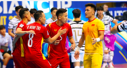 Обыграв сборную Южной Кореи, сборная Вьетнама по футзалу лидирует в группе D