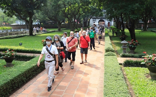 Ханой привлек почти 1 млн международных туристов за 10 месяцев