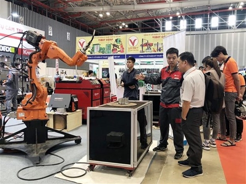 Международная выставка промышленной продукции и технологий открывается в Хошимине