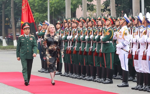 Министр обороны Чехии находится с официальным визитом во Вьетнаме