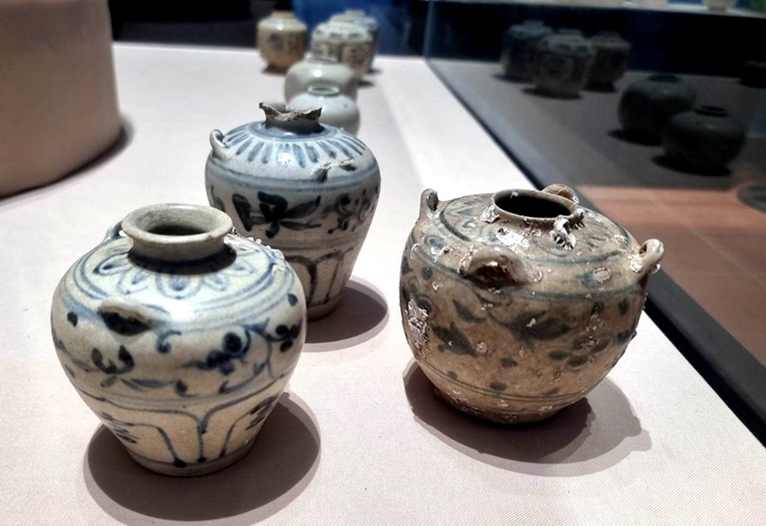 Выставочное пространство керамики Чу Дау, которую нашли на морском дне Хойана