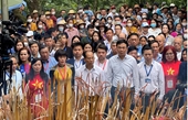 Вьетнамские эмигранты воскурили благовония в память о королях Хунгах