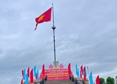 Церемония поднятия флага по случаю Дня воссоединения Вьетнама