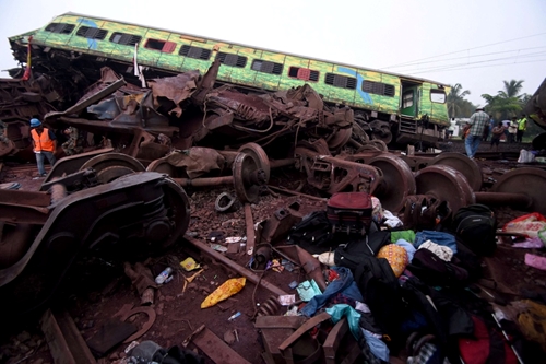 В Индии столкнулись поезда более 230 человек погибли