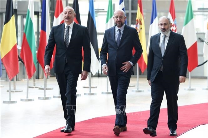 Армения заявила об интенсивных переговорах по мирному договору с Азербайджаном