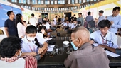 Вьетнамские врачи предоставили бесплатный медосмотр и выдали лекарства камбоджийцам