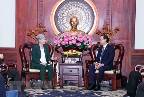Секретарь парткома города Хошимина Нгуен Ван Нэн принял министра иностранных дел Австралии Пенни Вонг