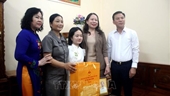 Вице-президент Во Тхи Ань Суан навестила учительницу в провинции Тханьхоа