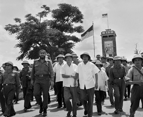 Кадры визита кубинского лидера Фиделя Кастро в освобождённую зону Южного Вьетнама в 1973 году