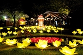 Фестиваль бумажных фонариков в Хюэ
