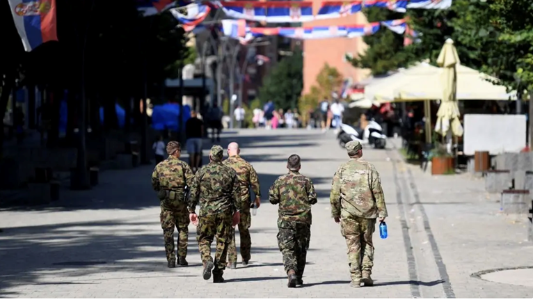 НАТО направляет в Косово еще 600 военнослужащих на фоне эскалации напряженности между Косово и Сербией
