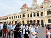 Рост количества туристов, посещающих здания Народного комитета и Народного совета г Хошимина