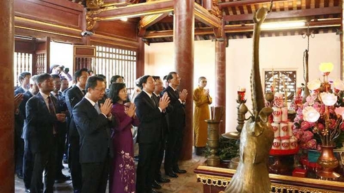 Провинция Куангинь провела церемонию сообщения о своих достижениях Президенту Хо Ши Мину