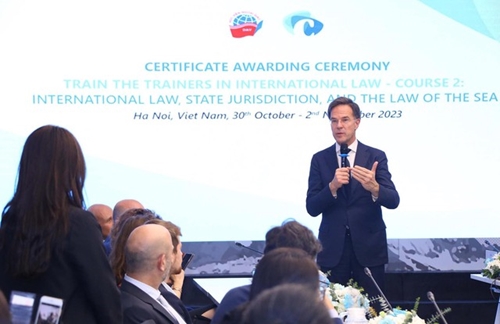 Премьер-министр Нидерландов принял участие в круглом столе по вопросам международного права и порядка на море в Ханое