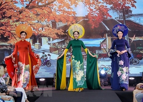 Традиционное платье «аозай» от посла культуры до посла туризма Ханоя