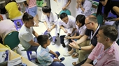 Группа британских врачей-волонтеров отправилась во Вьетнам для лечения детей с черепно-лицевыми деформациями