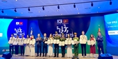Южнокорейские компании вручили 115 стипендий вьетнамским школьникам-отличникам из бедных семей
