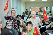 Вьетнамская община в России дарит подарки местным детям-инвалидам к Новому году