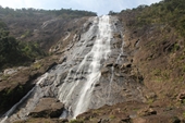 Теперь туристы могут подняться на самый высокий водопад в Юго-Восточной Азии