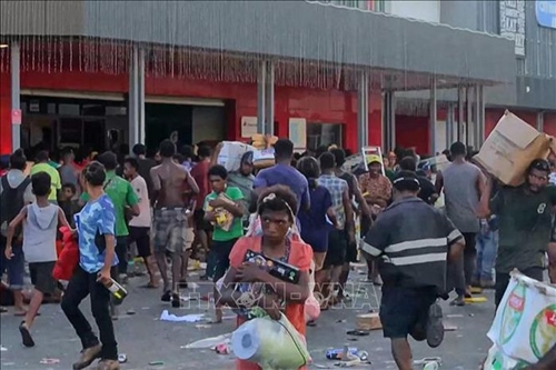 В Папуа - Новой Гвинее объявили чрезвычайное положение из-за беспорядков