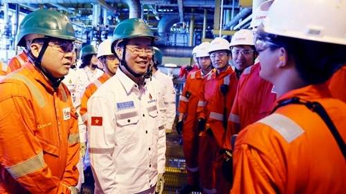 Президент Во Ван Тхыонг поздравил подразделения Вьетнамской нефтегазовой корпорации с Тэтом