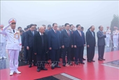 Руководители партии и государства почтили память президента Хо Ши Мина в связи с годовщиной основания КПВ