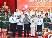 Премьер-министр Фам Минь Тьинь посетил подразделения и вооруженные силы в Кантхо
