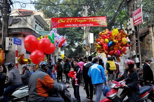 Жители Ханоя посетили столетний новогодний базар