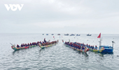 В островном уезде Лишон провинции Куангнгай открылась гонка на лодках «Тылинь»