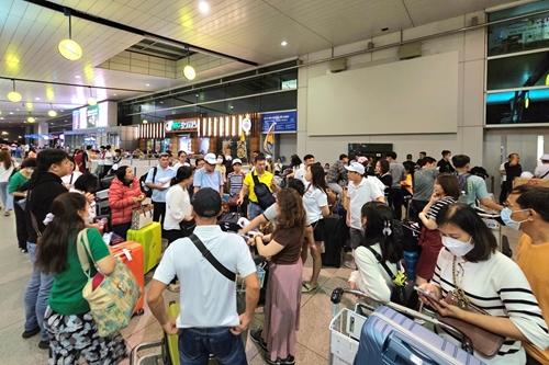 Около 200 вьетнамских туристов прибыли в Японию первым чартерным рейсом Vietravel Airlines