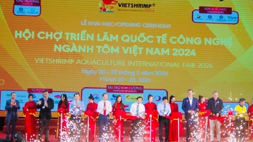 В Международной выставке технологий индустрии креветок Vietshrimp - 2024 приняли участие 240 стендов