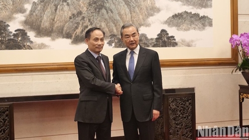 Товарищ Ле Хоай Чунг встретился с высокопоставленными руководителями КПК
