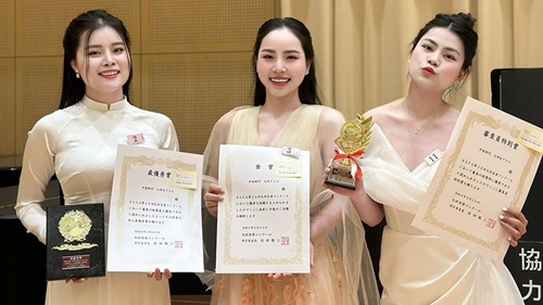 Вьетнамские конкурсантки завоевали высокие призы на японском музыкальном конкурсе
