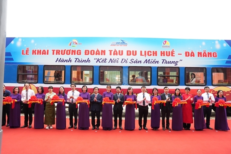 Открытие движения туристического поезда Хюэ – Дананг