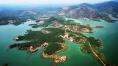 Красота территории гидроэлектрического озера Сесан