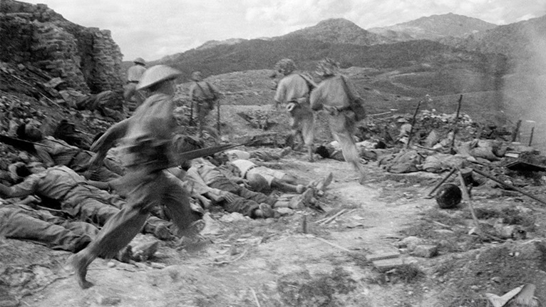 1 апреля 1954 года Наши солдаты сражались за каждый дюйм на холме A1, уничтожили опорный пункт 106