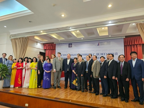 В Русском доме в Ханое состоялась встреча делегации ФУ с вьетнамскими выпускниками