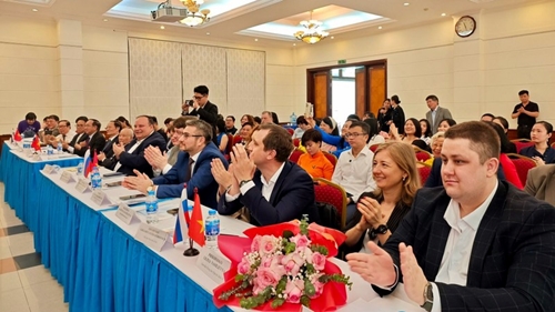 Вьетнамские выпускники российских вузов вносят вклад в укрепление вьетнамско-российской дружбы