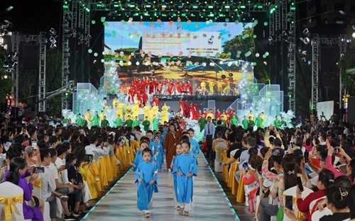 Впечатляющие цифры фестиваля платьев аозай в Хошимине 2024 года