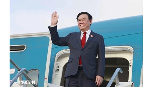 Председатель НС Выонг Динь Хюэ отправился в КНР с официальным визитом