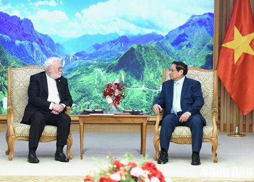 Премьер-министр Вьетнам принял Секретаря Святого Престола по отношениям с государствами